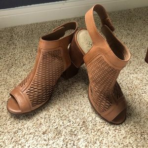 Woven Peekaboo Chunky Heel Sandals!